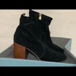Modcloth Report Signature Black Ankle Booties sz 8